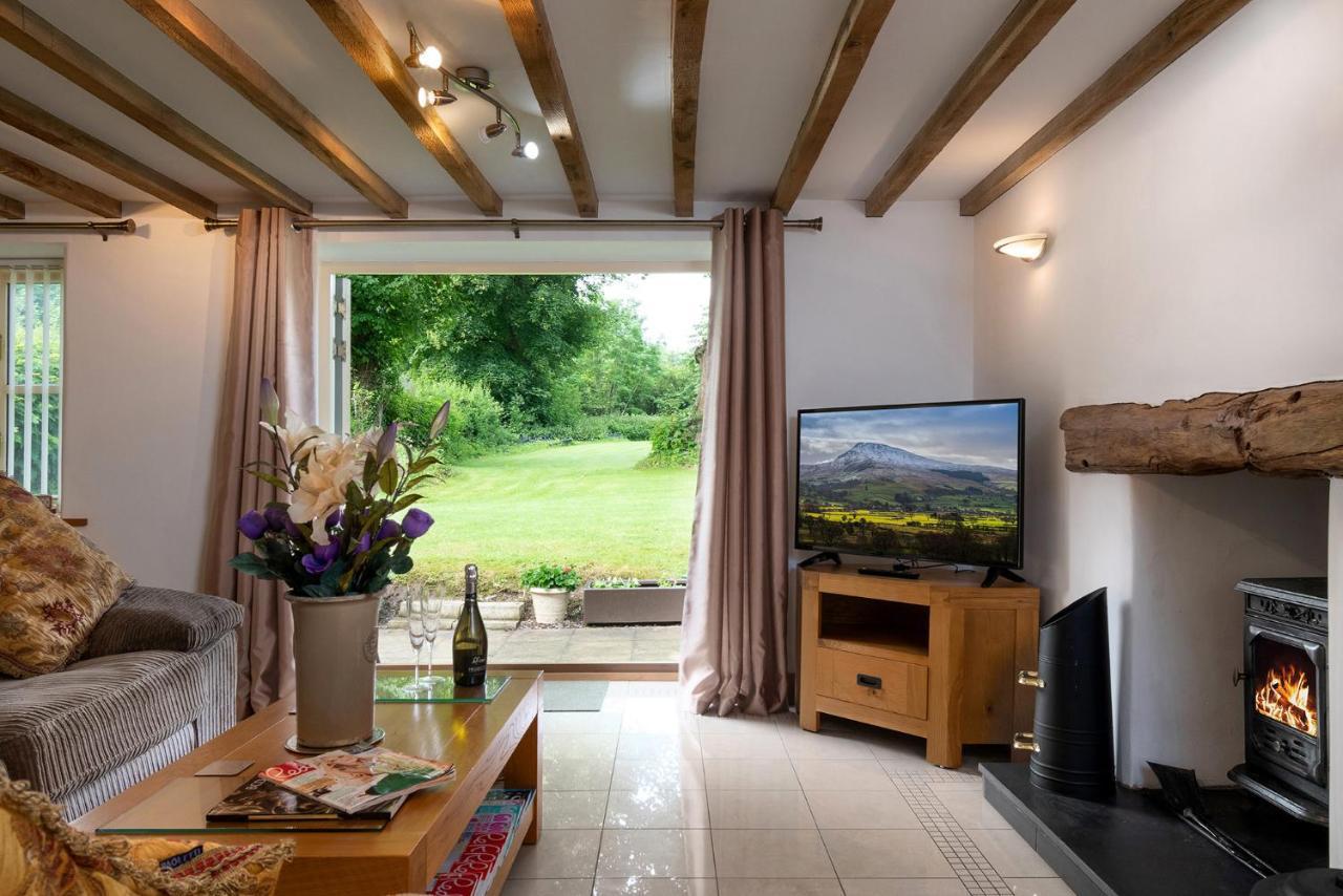 Finest Retreats - The Cottage - Luxury 1 Bed Cottage Rhydymwyn Extérieur photo